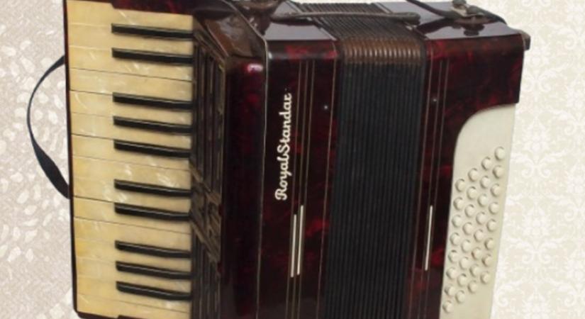 Ismeretlen katona harmonikája 1943-ból