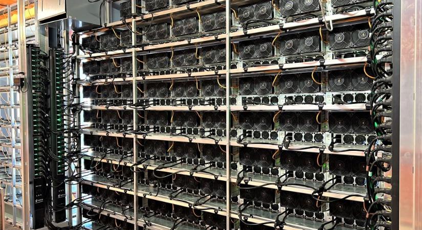 110 000 dollár felett a bitcoin, eladnak a bányászok