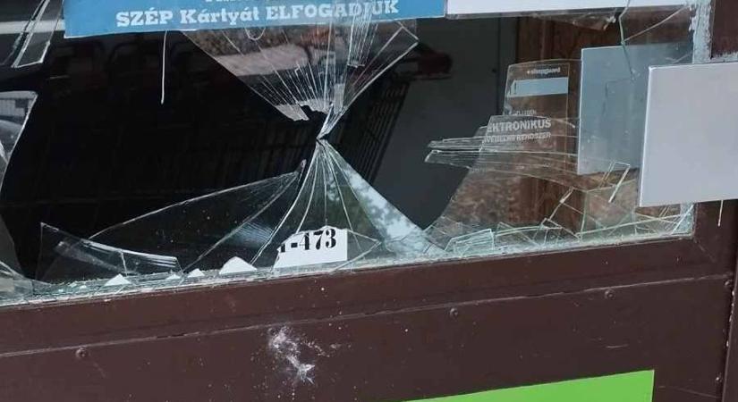 Betöréssorozat egy éjszaka alatt, zsákmány nélkül