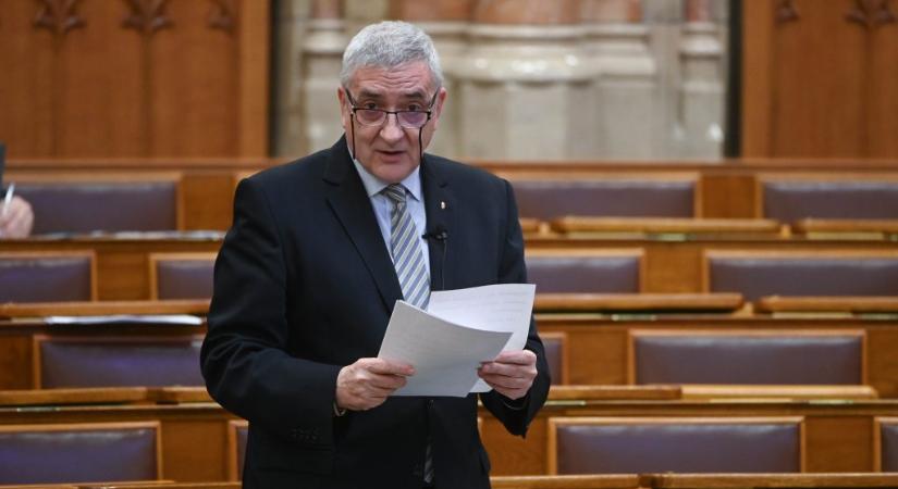 Országos demonstrációhullámot indít az aHang az ellehetetlenítési törvény miatt