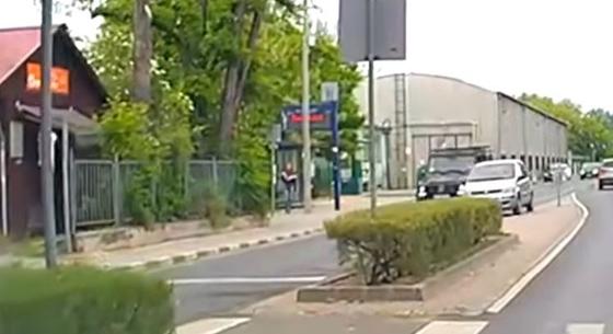 Még a mercis terepjárós is lefagyott attól, mit művel egy ámokfutó Dunaharasztiban – videó