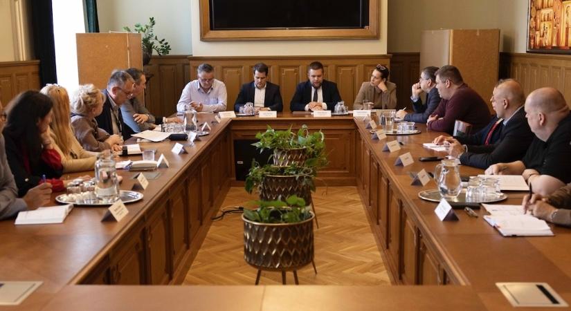Közbiztonsági tanácsot hívott össze Pintér Bence Győrben