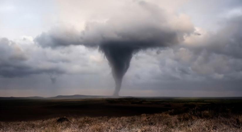 Videó a tornádó pusztításáról – Megsemmisítette a tűzoltóságot