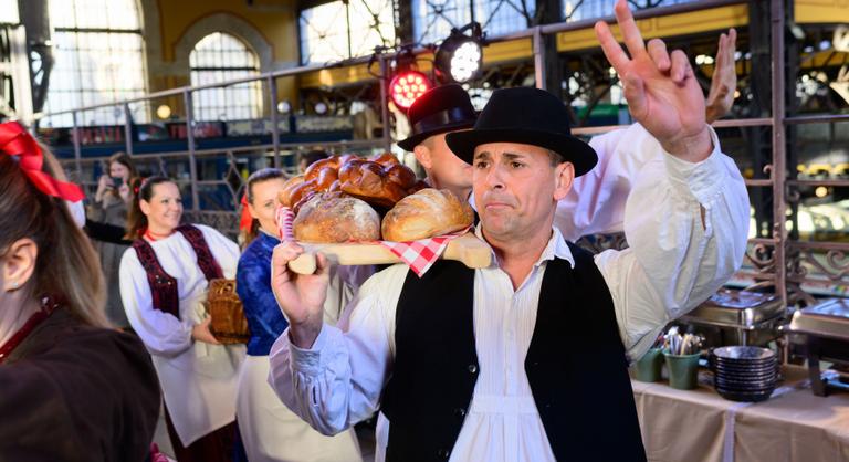 Mintha egy falusi csárdában lennénk, de közben itt vagyunk a város közepén