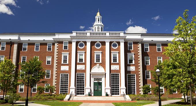 Az amerikai kormányzat megvonja a Harvard Egyetem jogát a külföldi diákok fogadására “terroristapártoló” tevékenység miatt