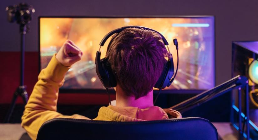 Okozhat a Bluetooth fülhallgató vagy a gamer fejhallgató fülzúgást? Az orvos válaszol