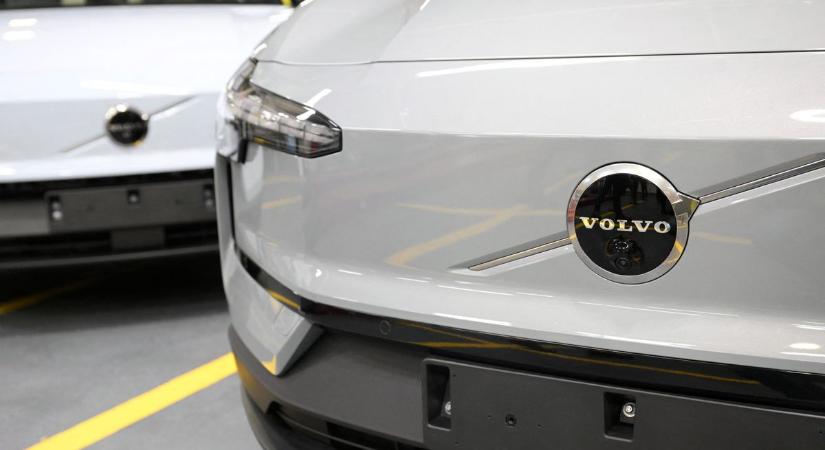 Volvo-vezér: a magas vámokat majd a fogyasztók fogják kifizetni – több modell importját is megszüntetné a gyártó