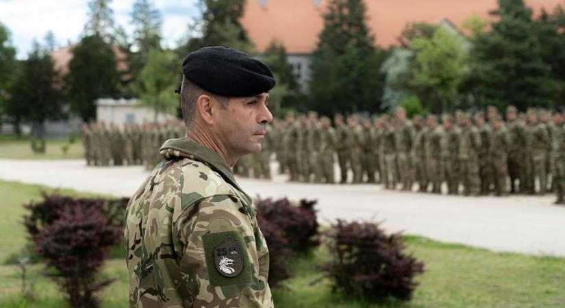A legnagyobbak között – Új rangban szolgál tovább a tatai laktanya vezetője