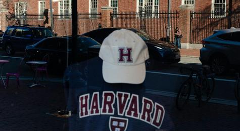 Beperli a Harvard a Trump-adminisztrációt a külföldi diákok felvételének betiltása miatt
