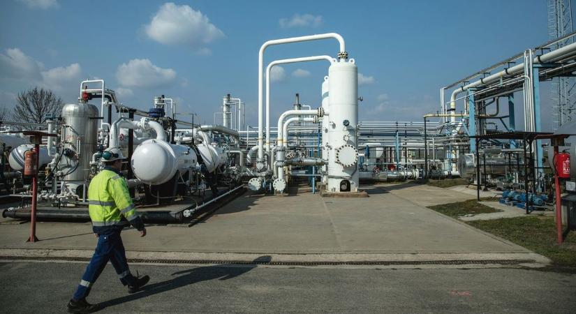 Szakértők: többszörözi a rezsiköltségeket az orosz energiaimport betiltása