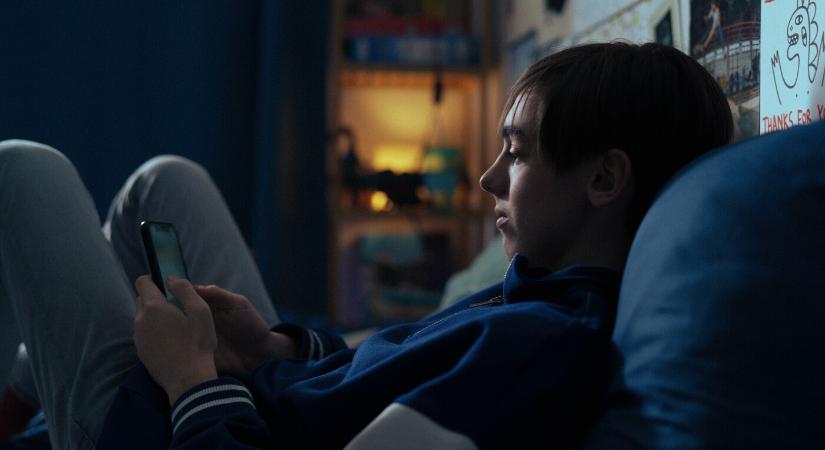 Itt vagy? - a TANDEM kampányfilmje a internetes zaklatásra hívja fel a figyelmet