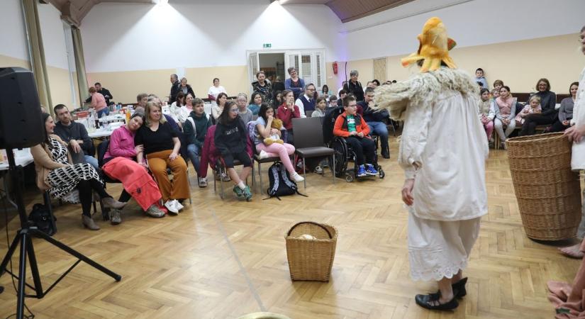 Tíz éve a fenntarthatóságért dolgoznak, bemutatták különleges ékszereiket is – GALÉRIA