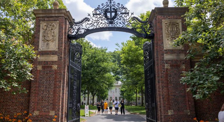 A Harvard bepereli Trump kormányát a külföldi hallgatók felvételi jogának megvonása miatt