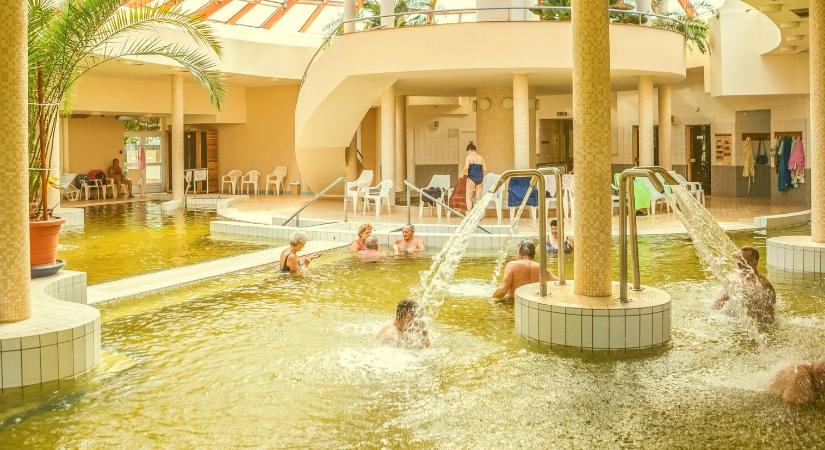 Termálfürdők, ahol akár 39-42 Celsius-fokos vízben is megmártózhatunk