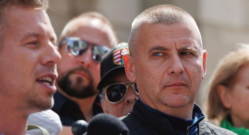 Ruszin-Szendi Romulusz rendszeres kapcsolatot tartott fenn Holló Istvánnal