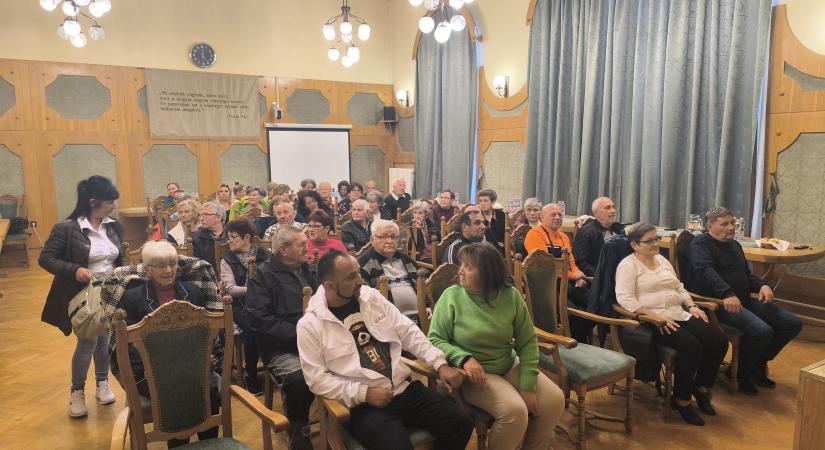 Ázott bölcsőde, elakadt kerékpárút Balmazújvárosban