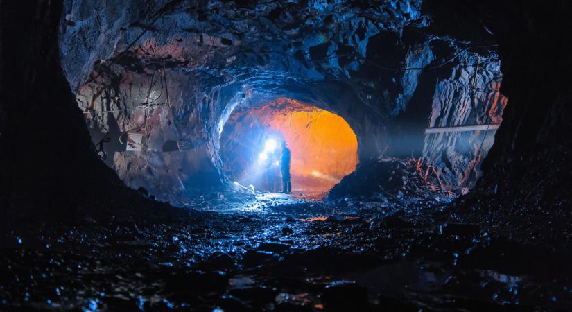 Lassan, de haladnak a bányászok kimentésével