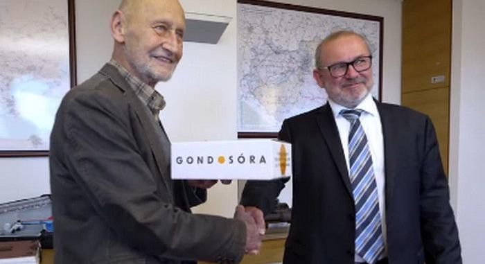Reviczky Gáboré a nyolcszázezredik