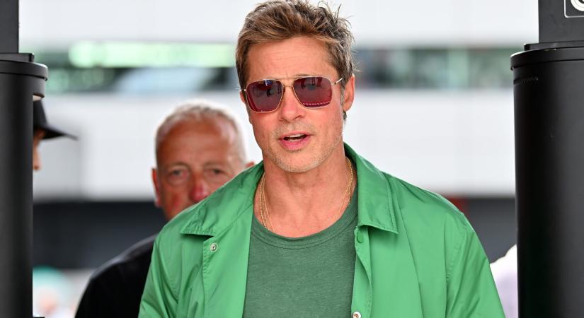 Brad Pitt visszahozta a Harcosok klubjából megismert frizuráját, és 61 évesen dögösebb, mint valaha