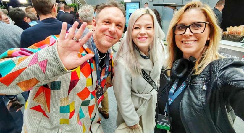 M. Dobos Marianne Muri Enikőékkel közös fotójáról beszélnek