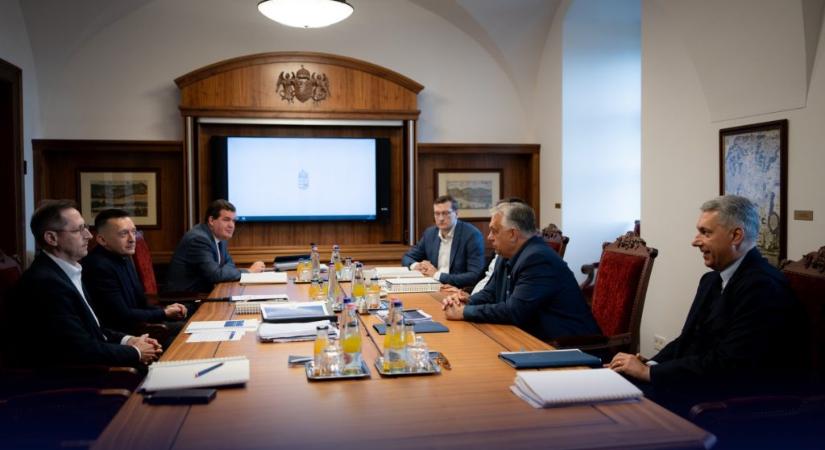 Rendkívüli egyeztetést hívott össze Orbán „az ukrán energiafenyegetés” miatt