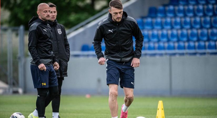 Az NB I-re hajtó csapat játékosa: Nem azon van nyomás, aki a feljutásért harcol egy futballcsapatban, hanem azon, aki nem tud enni adni a gyerekének