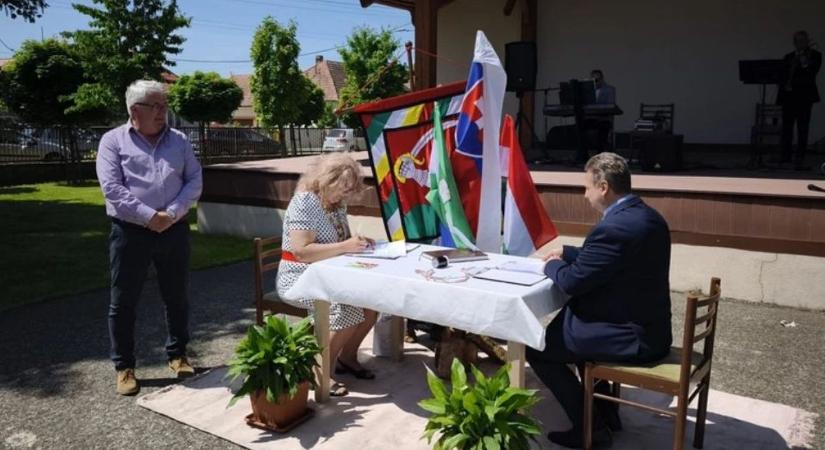 Felvidéki testvértelepüléssel gazdagodott Pápakovácsi