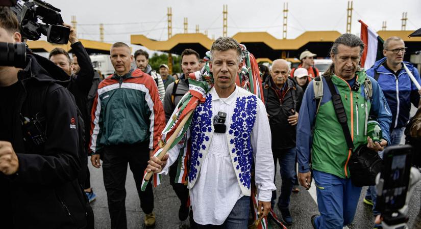 „Megnyugtató, hogy nem csak ordas acsarkodás van az országban, harcosok klubja meg ilyesmi, hanem higgadtság is” - Nagyváradra érkezett Magyar Péter békemenete