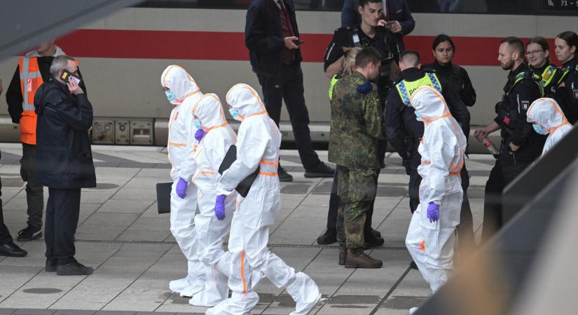 Videón, ahogyan elfogják a hamburgi késelés feltételezett elkövetőjét
