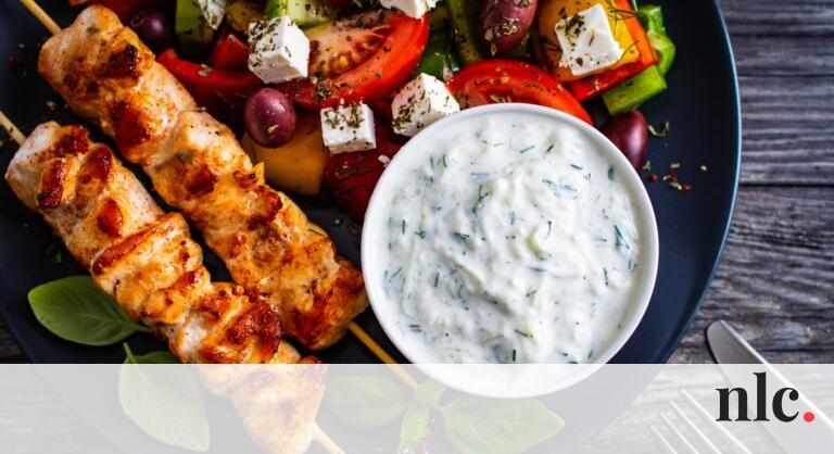 Jobb, mint a gyros: az eredeti görög souvlaki és tzatziki receptje