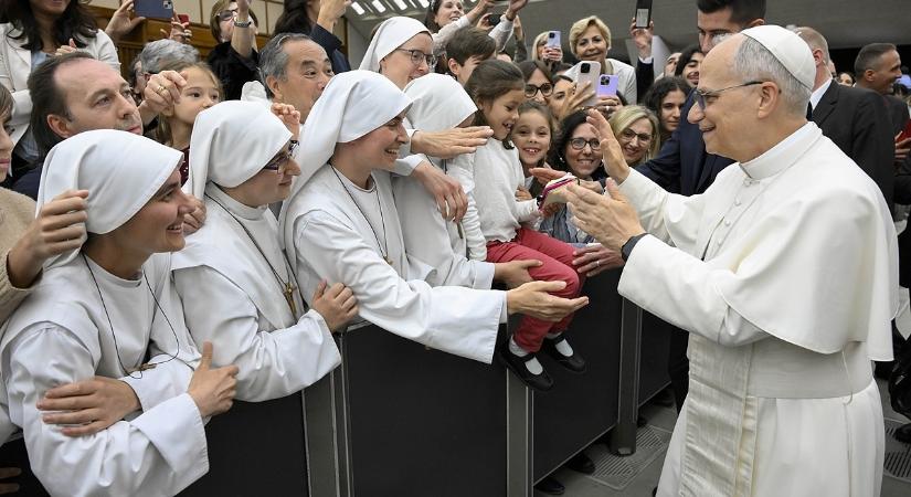 Köszönetet mondott Leó pápa: A félreértéseket türelemmel és egy jó adag humorral kell leküzdeni