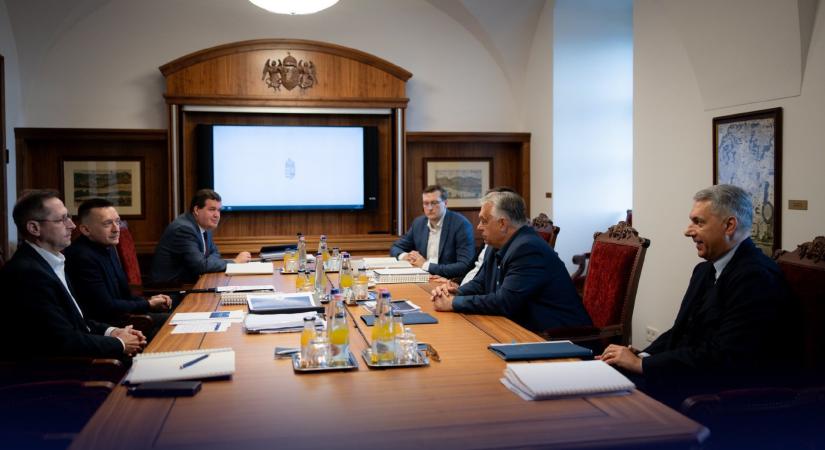 Orbán Viktor a közüzemi számlák emelkedésével riogat