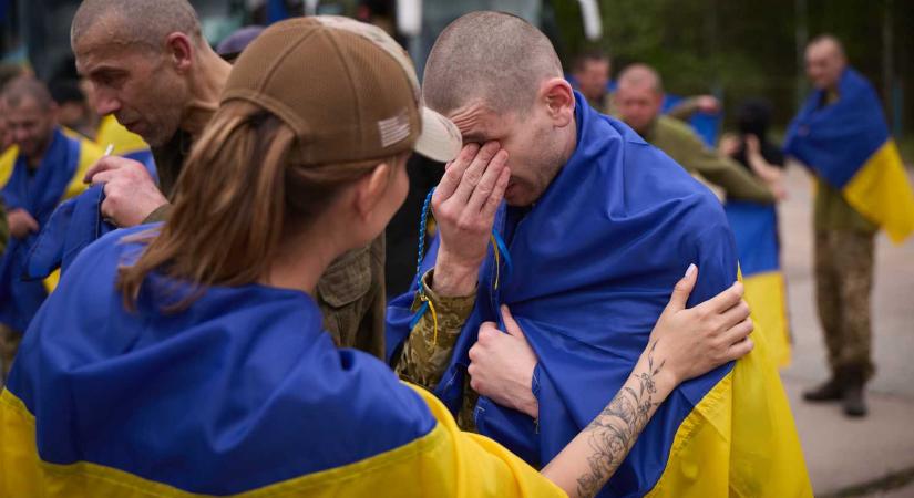 Fogolycsere: Újabb több száz ukrán és orosz fogoly térhetett haza (VIDEÓ)