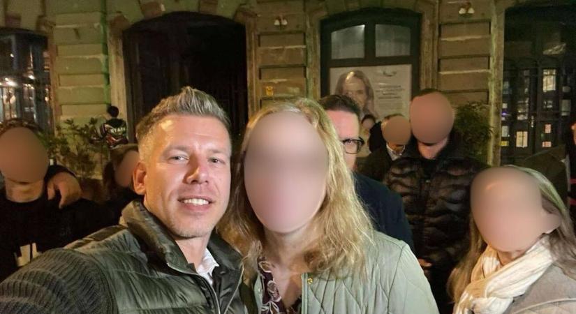 A tiszásokkal pózol a férgező, gombázó Cserép János, még egy Magyar Péter-szelfibe is bekukucskált