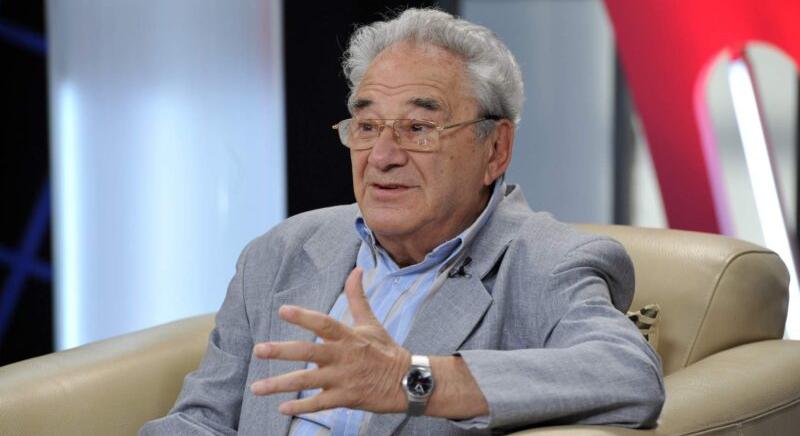 Szinetár Miklós: „A bőrünk alá is bejön a politika”