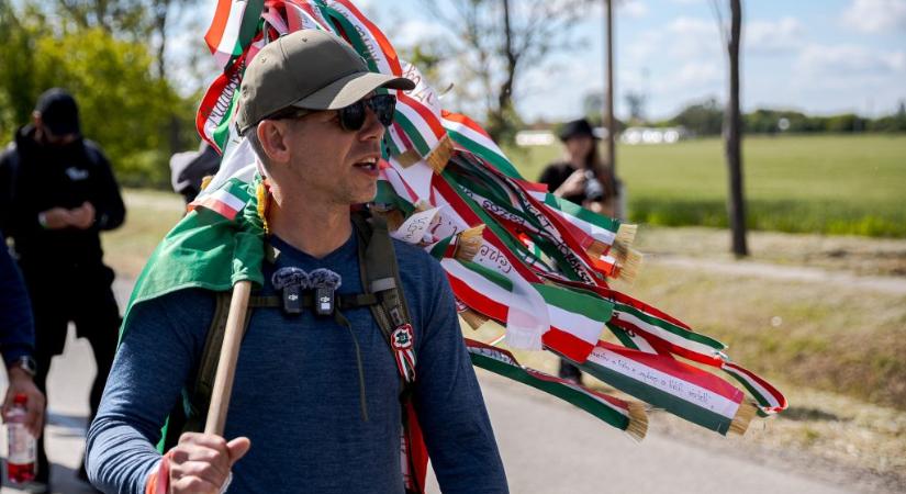 Magyar Péter: Nem kell családcentrikusságról papolni a kormánynak, ha 12 év alatti gyerekeket megrontó pedofillal szelfiznek a Harcosok klubja rendezvényén