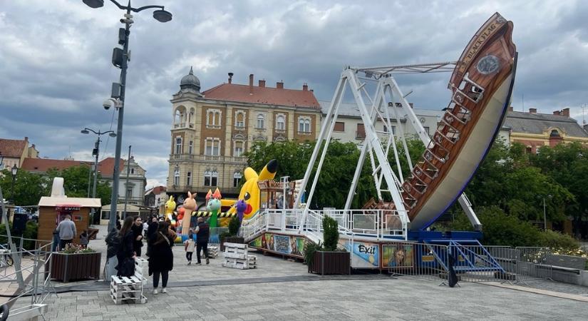 Nagy Jonatán bűvészshow-ja és Mickey egér is várja a gyerekeket a szombathelyi Fő téri gyermeknapon