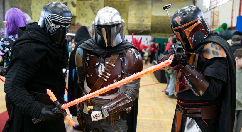 Több ezer látogató mellett Darth Vader és Deadpool is versenybe szállt a fesztiválon – galériával, videóval