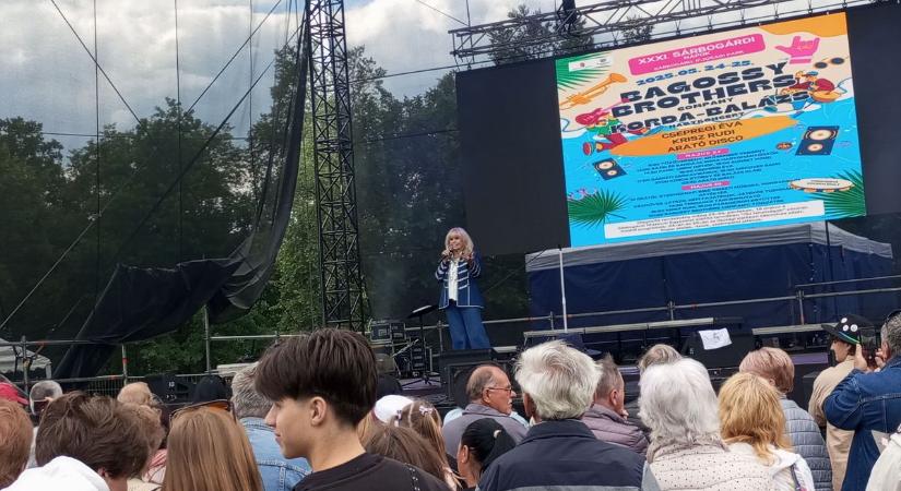 Csepregi Éva hazatért Sárbogárdra, fantasztikus hangulatban indult a 31. Sárbogárdi Napok (Videó)