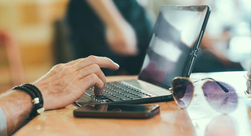 Irgalmatlan tempóban terjed a digitális aláírás
