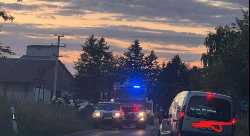 Baleset Celldömölkön - Mentők, tűzoltók a helyszínen - fotó