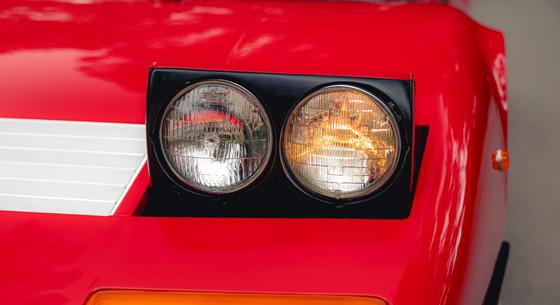 Bukólámpás olasz időgép ez a 44 évesen bejáratósan új Ferrari
