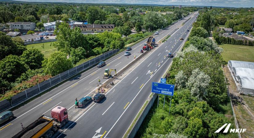 Acélkorlát helyett betonelemek – így lesz biztonságosabb az M7-es (fotók)
