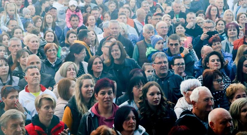 Feregeteges koncertet adott a Delta Celldömölkön