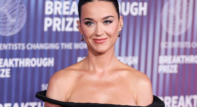 Sztárok különös hobbijai: Katy Perry horgol, Justin Bieber Rubik-kockázik