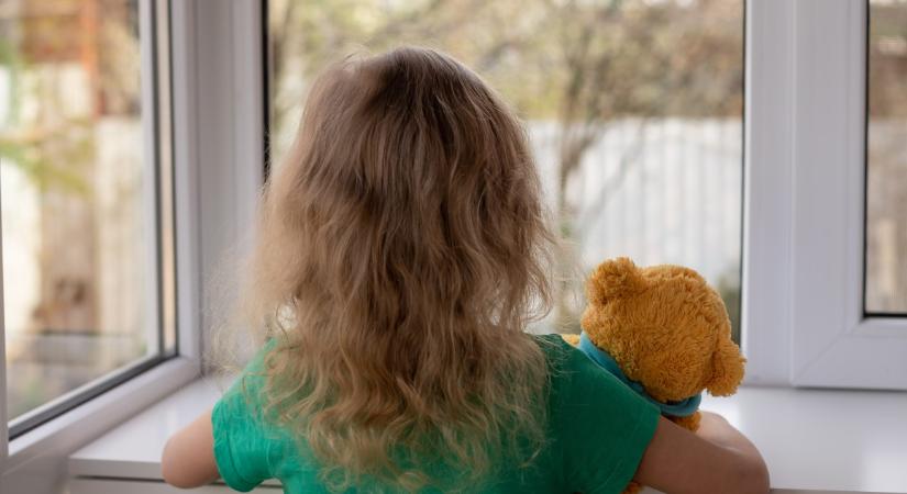 Stáhly Kata pszichológus a gyermekvédelem helyzetéről: Nagyon sok olyan helyzet és megoldás lenne, ami nem a pénzen múlik