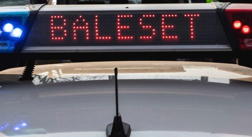 Félelmetes pillanatok a 25-ös főúton – így ért véget az autóút az árokban