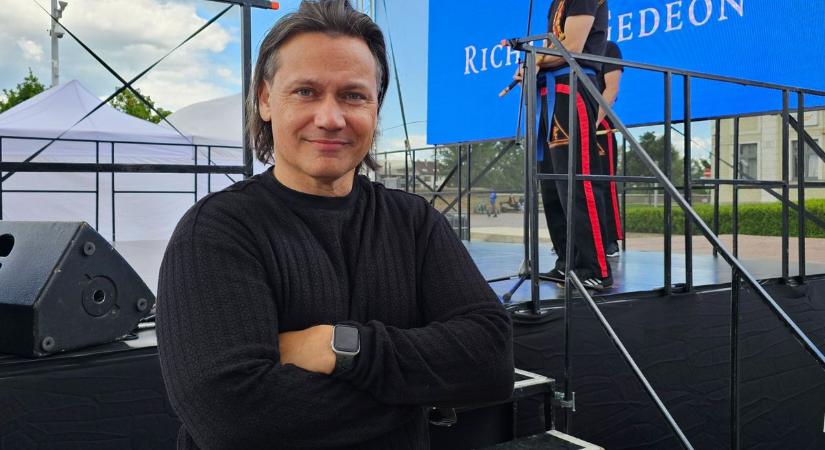 Kovács Áron elmondta, mi hiányzik az egészségügyből – Győrben, a Dunakapu téren adott interjút