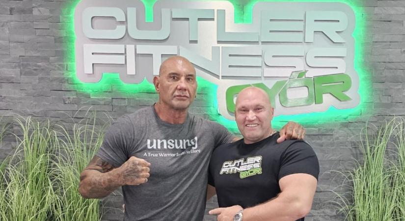 Nem hiszi el, melyik hollywoodi híresség edzett a győri Cutler Fitnessben