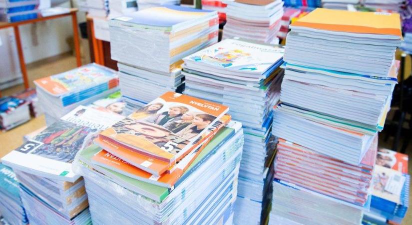 450 millióba kerül majd a „nemzeti olvasókönyv” nyomtatása